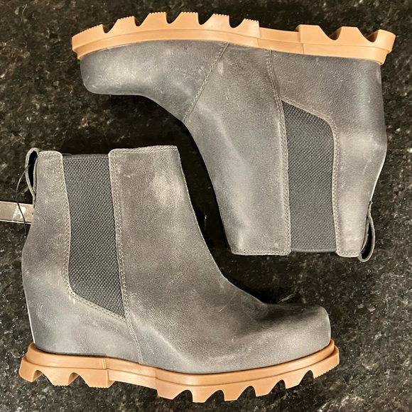 New Sorel Joan of Arctic Wedge III Chelsea Bootie, Waterproof Leather Ankle Boot - Picture 2 of 16